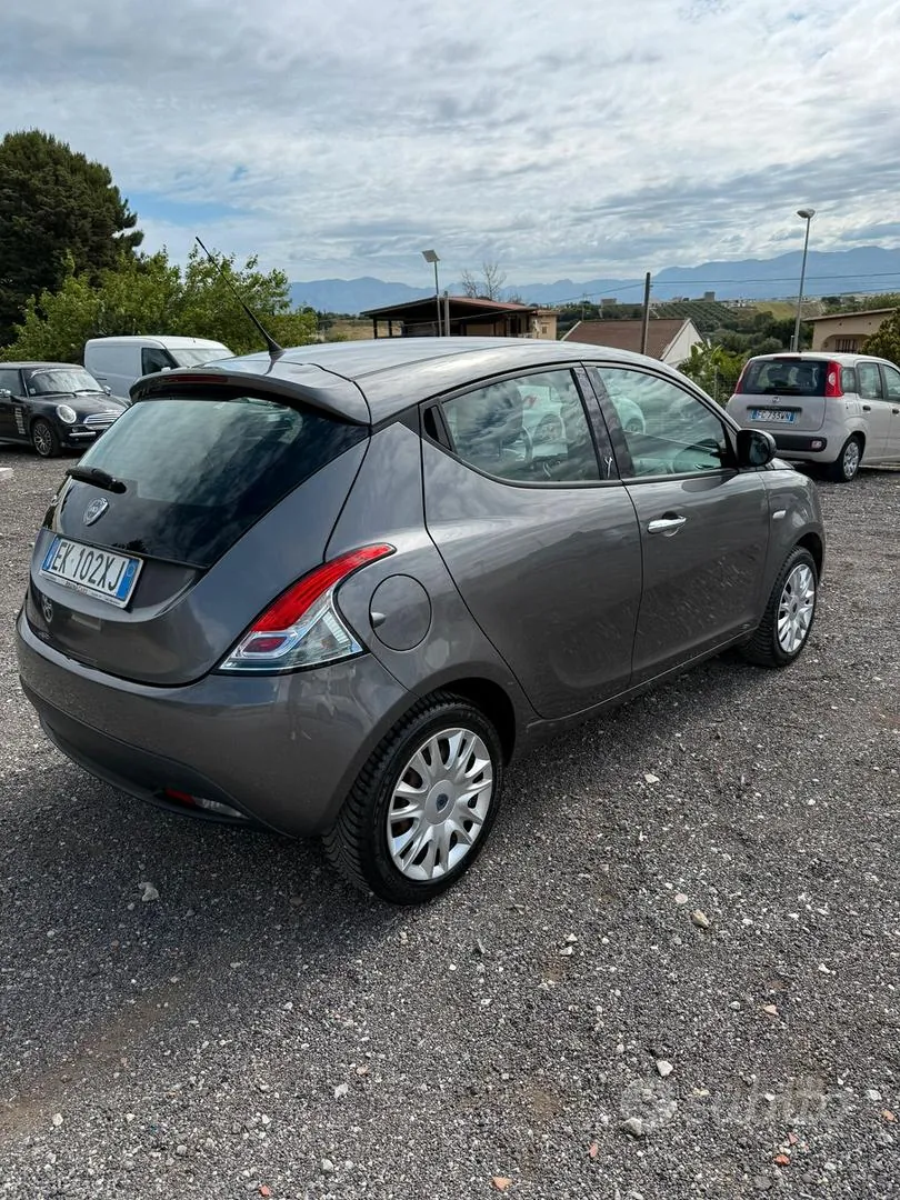 Lancia Ypsilon 2012 photo 5