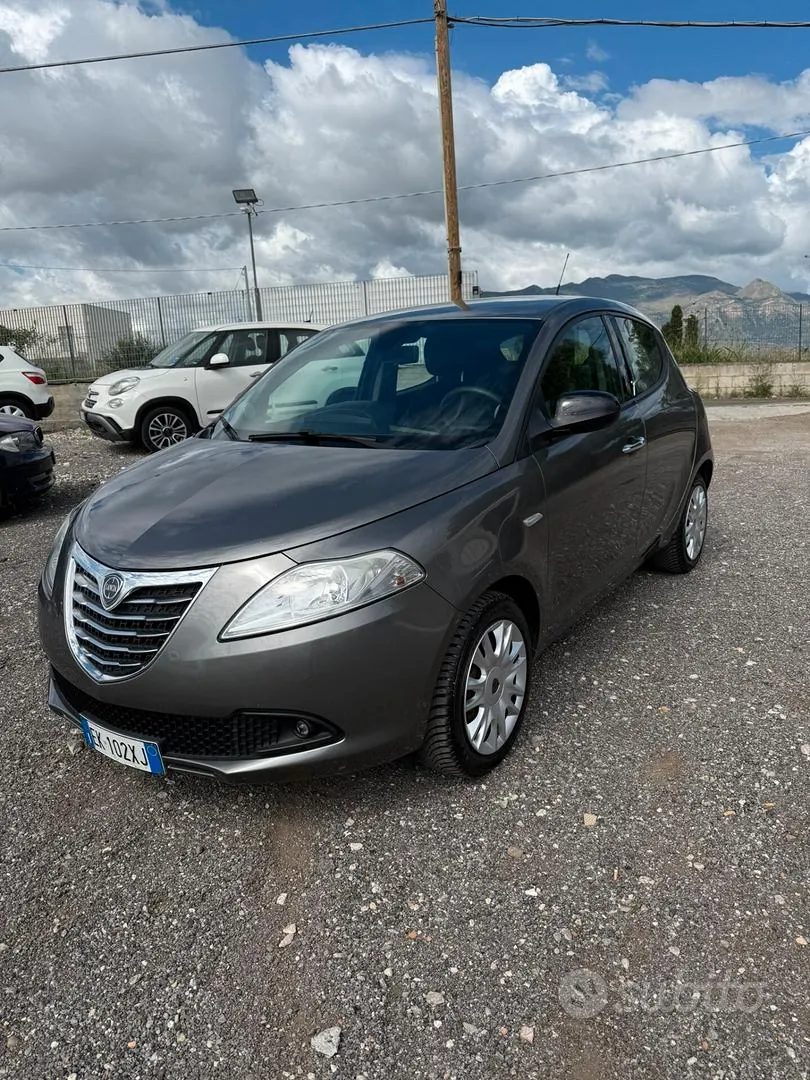 Lancia Ypsilon 2012 photo 2