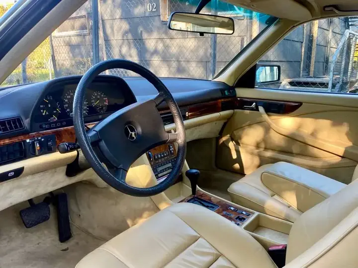 Mercedes-Benz S-Class 1982 photo 3