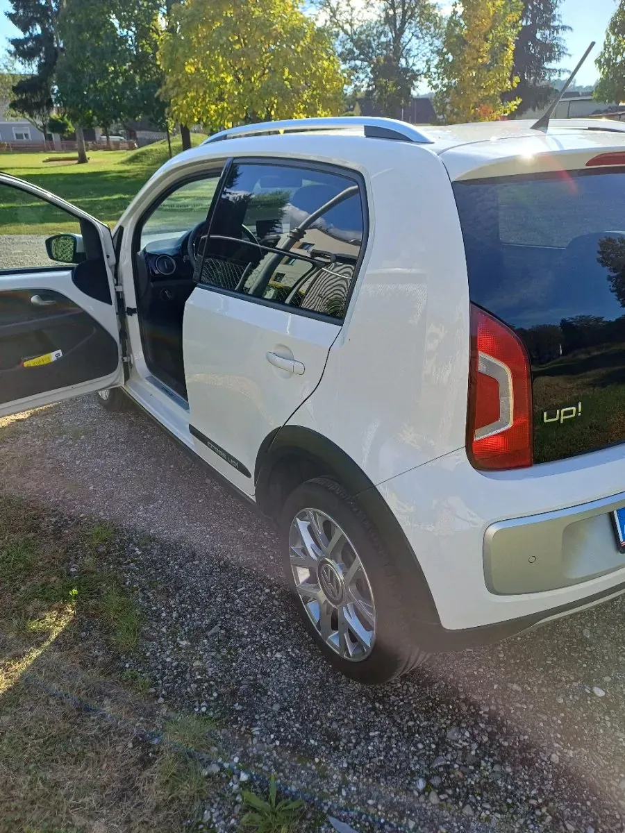 Volkswagen Up 2014 photo 3
