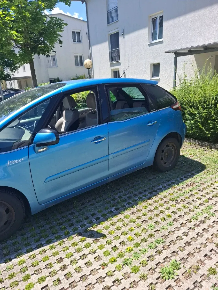 Citroen C4 Picasso 2011 photo 3