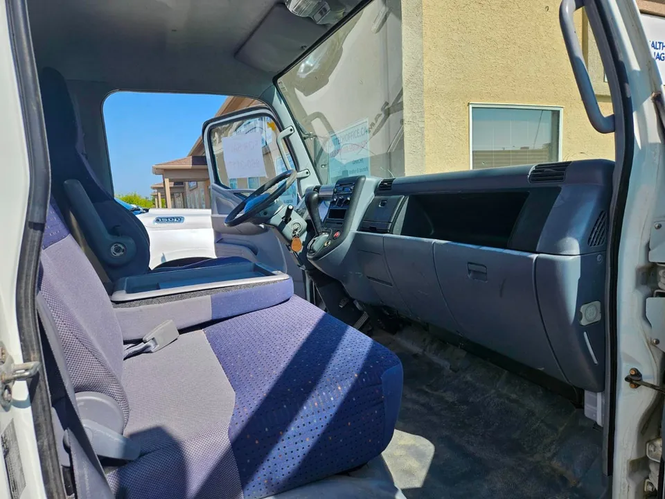 Mitsubishi Fuso Fe 2005 photo 3