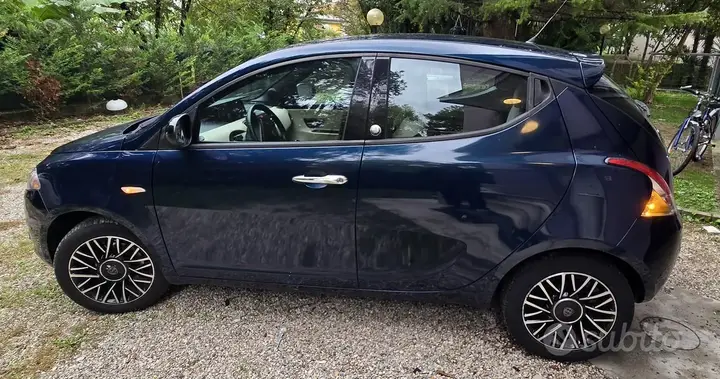 Lancia Ypsilon 2015 photo 2