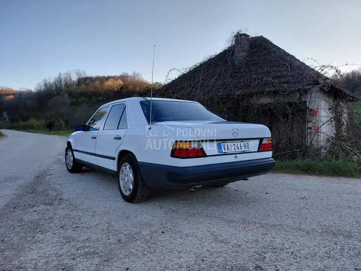 Mercedes-Benz W124 1986 photo 4