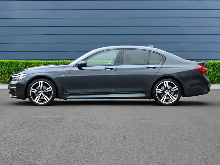 BMW 7 Series 2015 photo 5