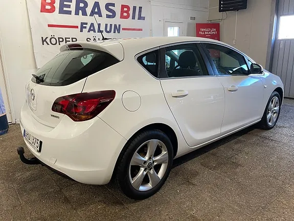 Opel Astra 2010 photo 3