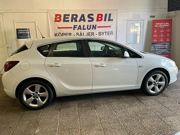 Opel Astra 2010 photo 2