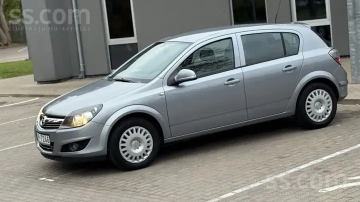 Opel Astra 2011 photo 5