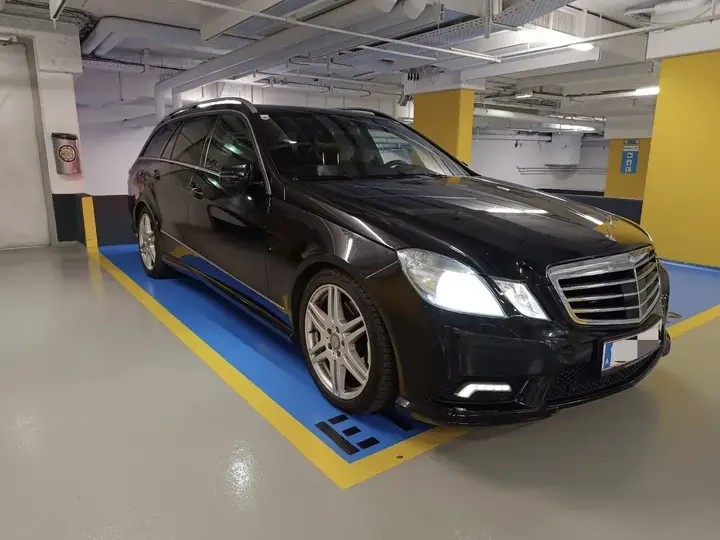 Mercedes-Benz E-Class 2010 photo 2