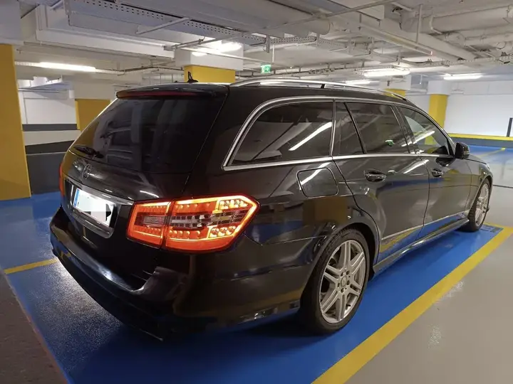 Mercedes-Benz E-Class 2010 photo 3
