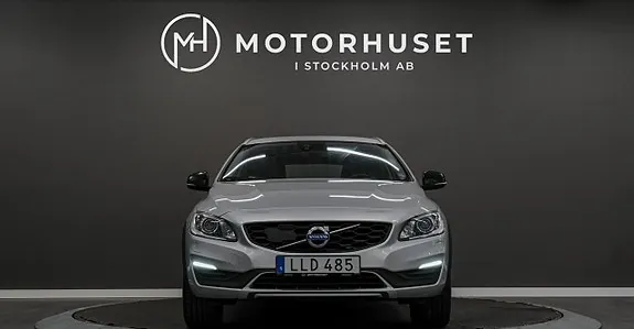 Volvo V60 Cross Country 2018 photo 2