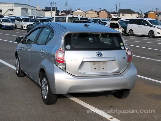 Toyota Aqua 2013 photo 3
