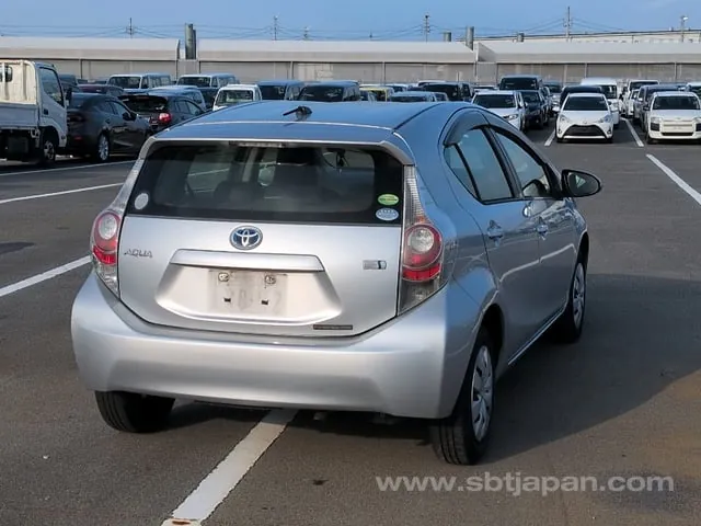 Toyota Aqua 2013 photo 4