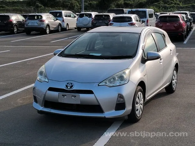 Toyota Aqua 2013 photo 2