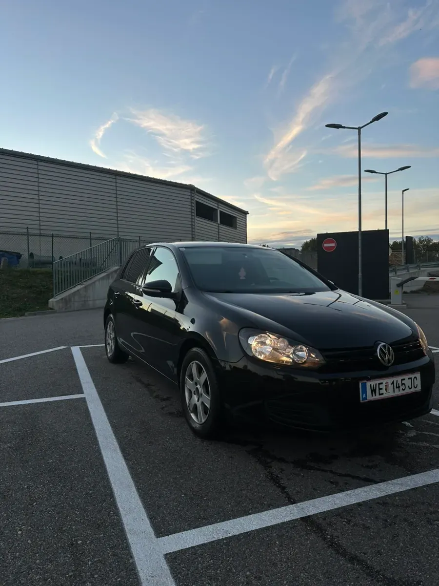 Volkswagen Golf 2010 photo 2