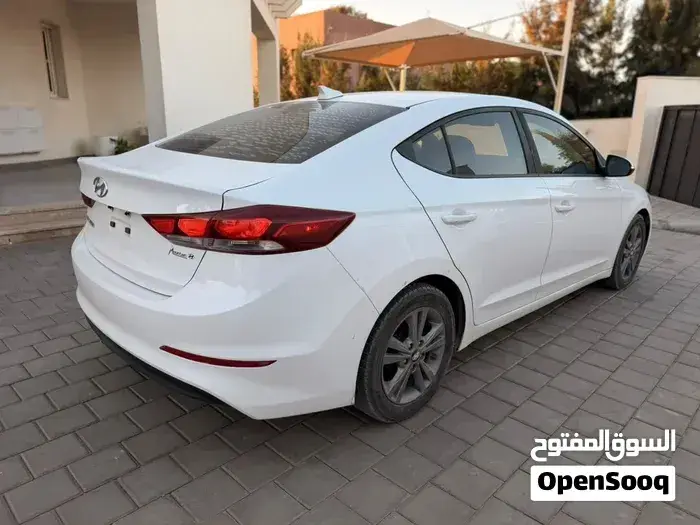 Hyundai Elantra 2018 photo 3