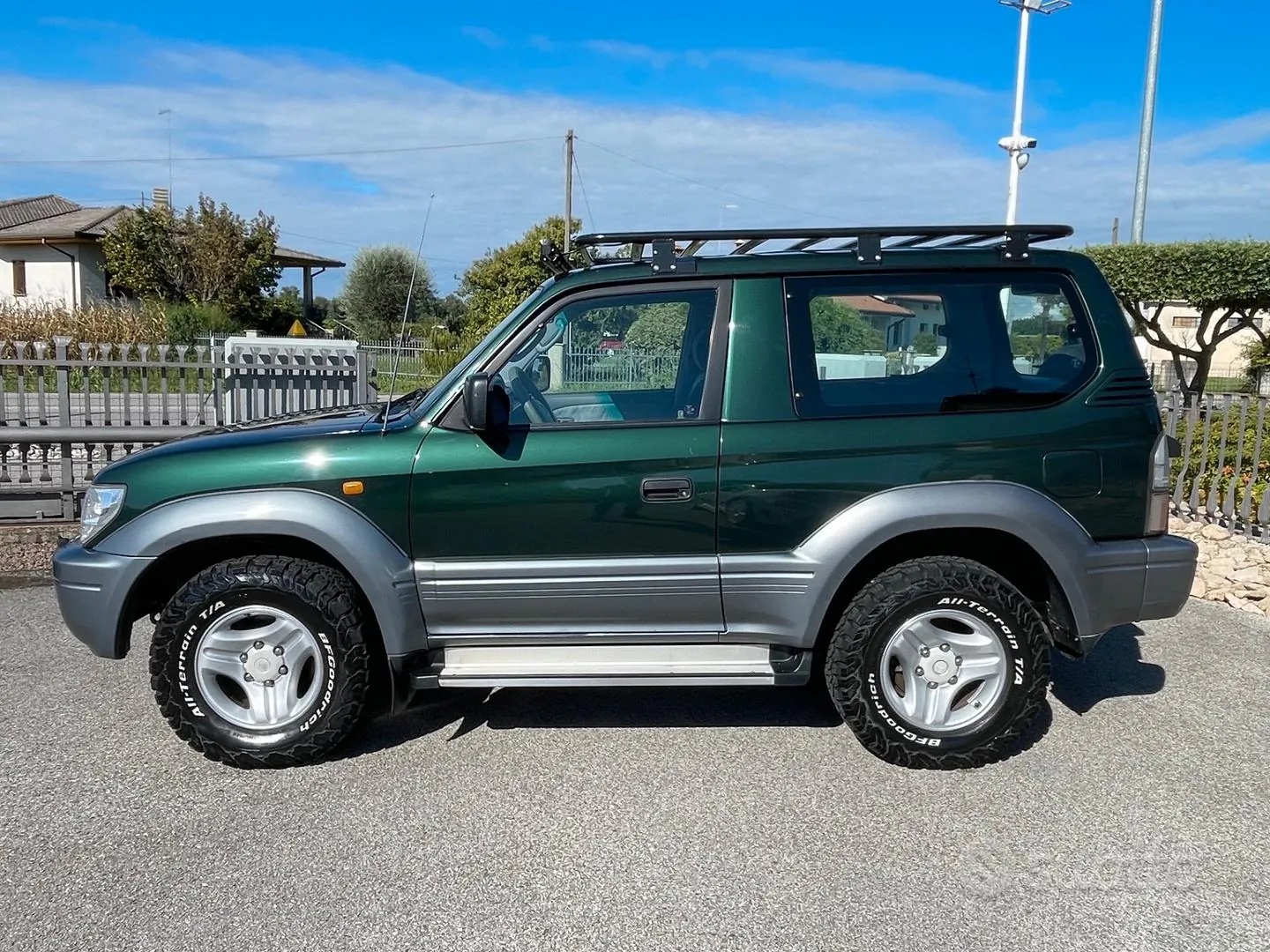 Toyota Land Cruiser 2000 photo 2