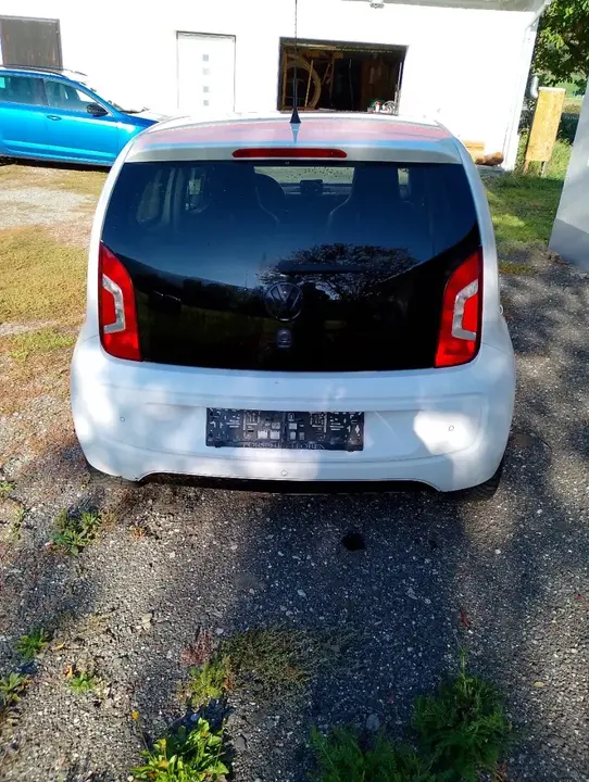 Volkswagen Up 2013 photo 2