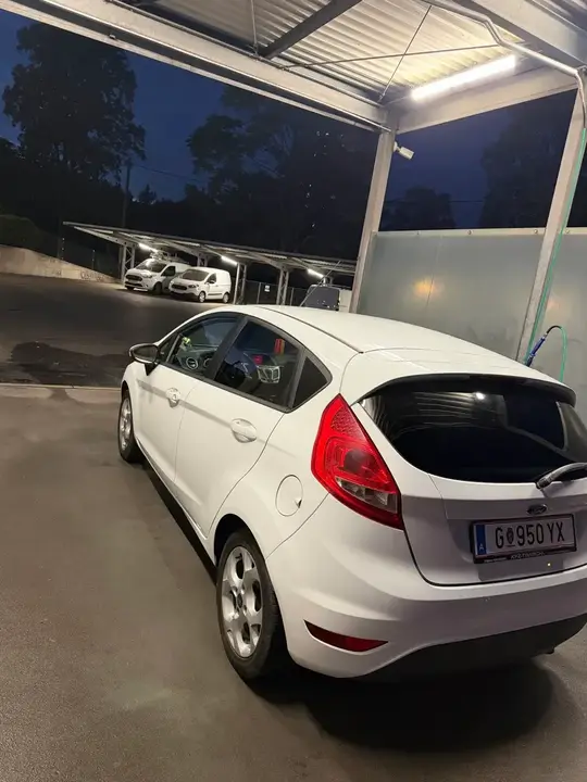 Ford Fiesta 2012 photo 2
