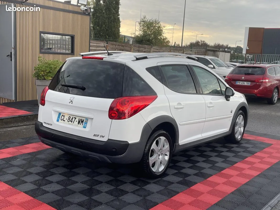 Peugeot 207 2012 photo 2