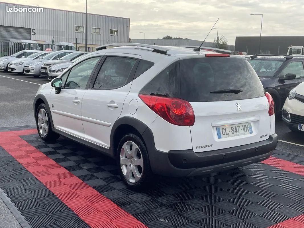 Peugeot 207 2012 photo 3