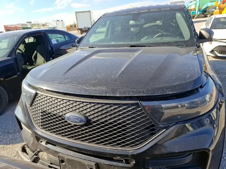 Ford Explorer 2022 photo 2