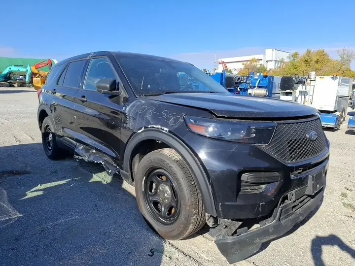 Ford Explorer 2022 photo 3