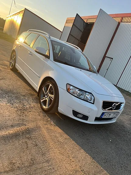 Volvo V50 2012 photo 2