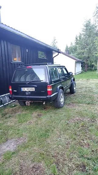 Jeep Cherokee 2000 photo 2