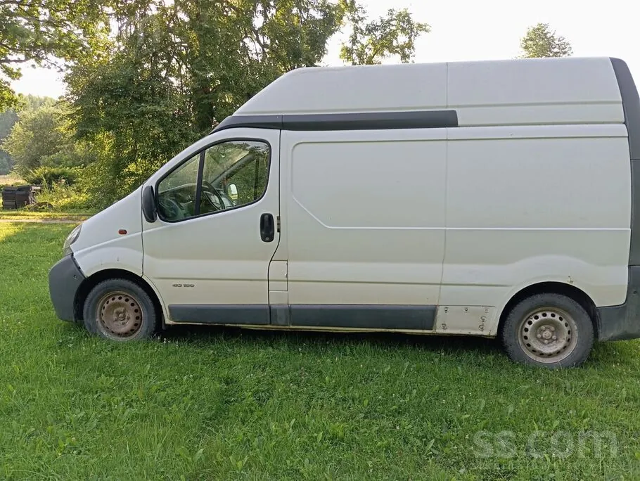 Renault Trafic 2005 photo 2
