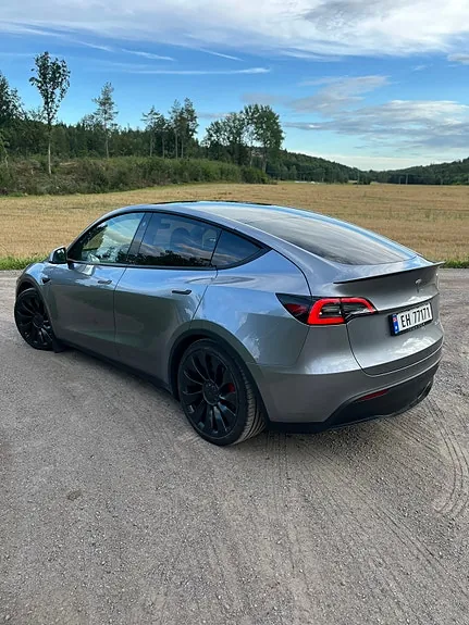 Tesla Model Y 2024 photo 3