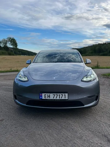 Tesla Model Y 2024 photo 2