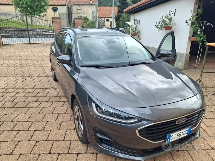 Ford Focus 2022 photo 2