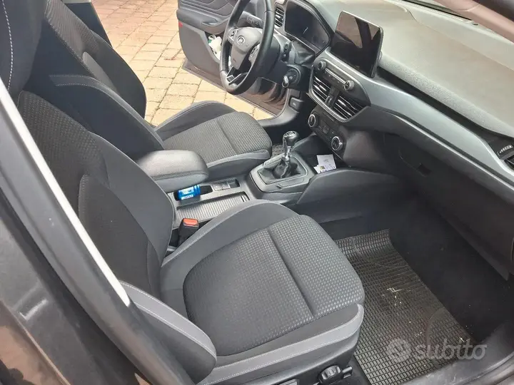 Ford Focus 2022 photo 5