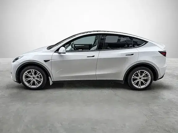 Tesla Model Y 2022 photo 2