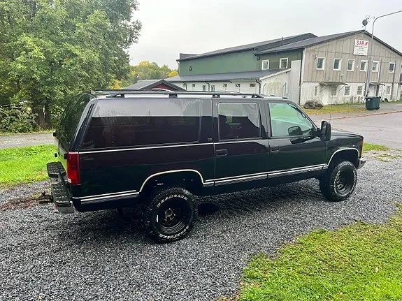 Chevrolet Suburban 1999 photo 2