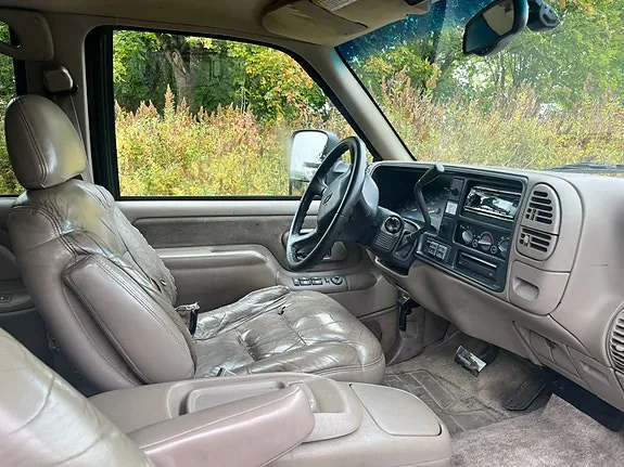 Chevrolet Suburban 1999 photo 4