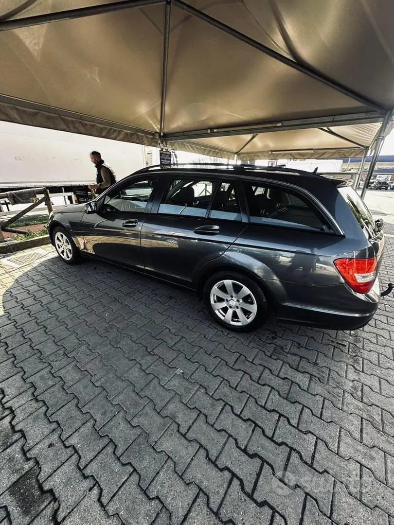 Mercedes-Benz C-Class 2012 photo 2
