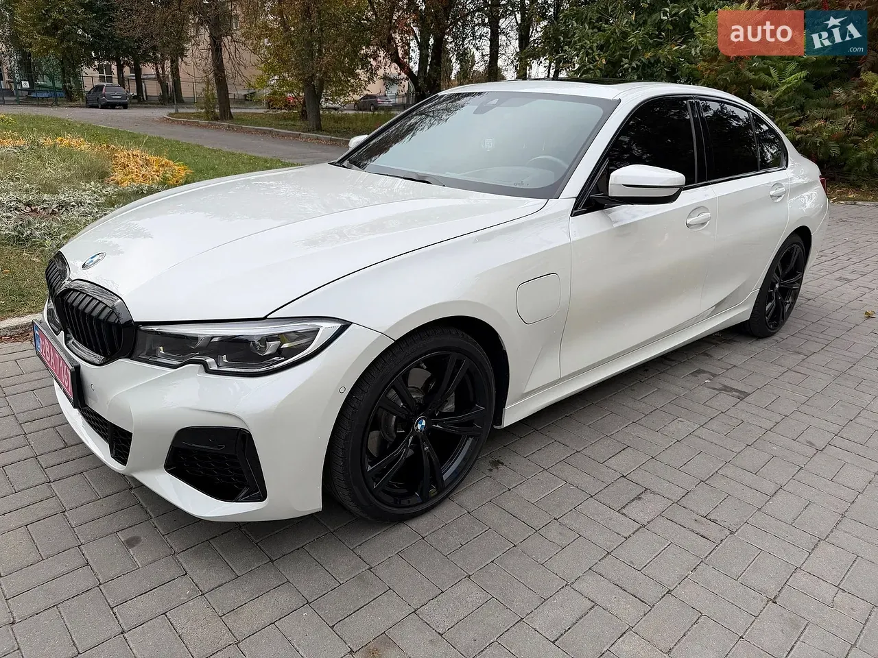 BMW 3 Series 2021 photo 2