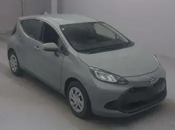 Toyota Aqua 2022 photo 2