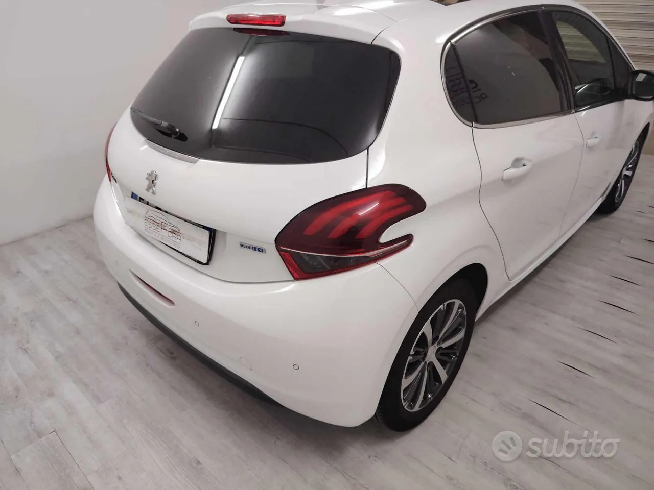 Peugeot 208 2015 photo 2
