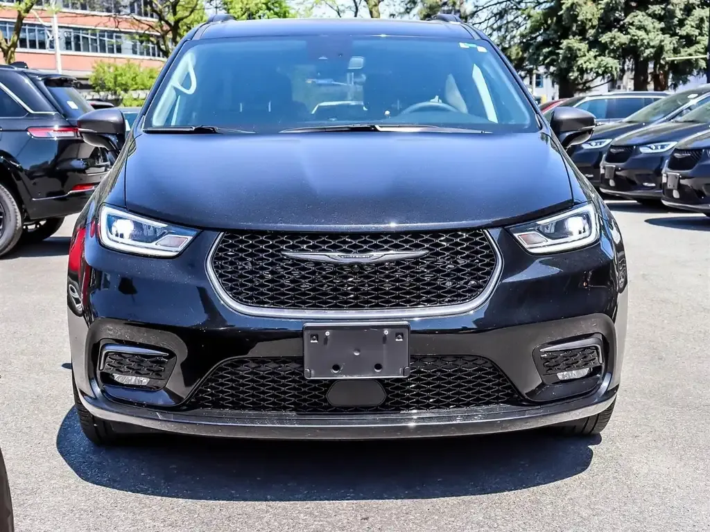 Chrysler Pacifica 2024 photo 2