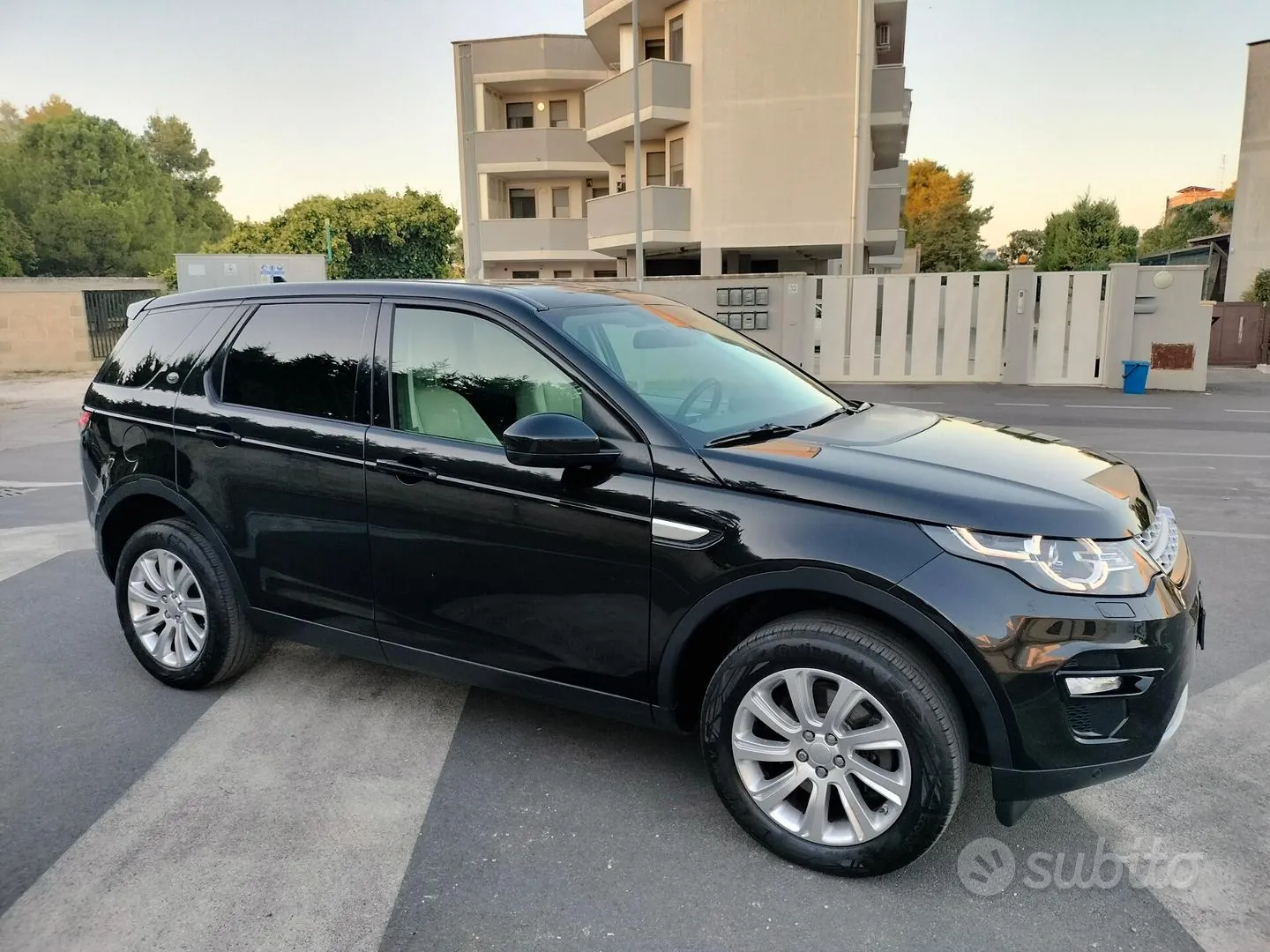 Land Rover Discovery Sport 2015 photo 2
