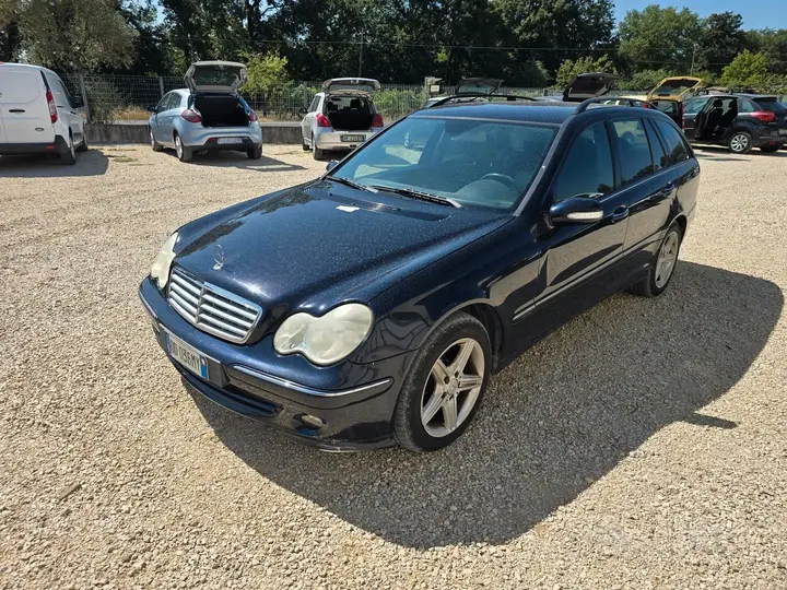 Mercedes-Benz C 2006 photo 2