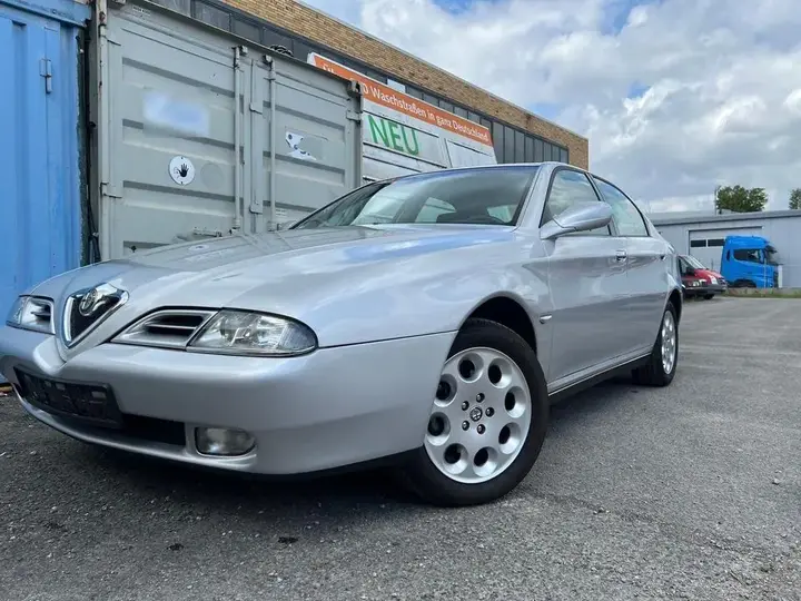 Alfa Romeo 166