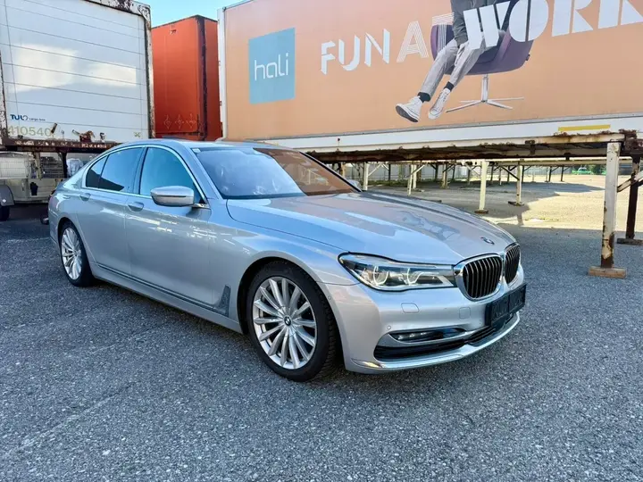 BMW 7 Series 2015 photo 2