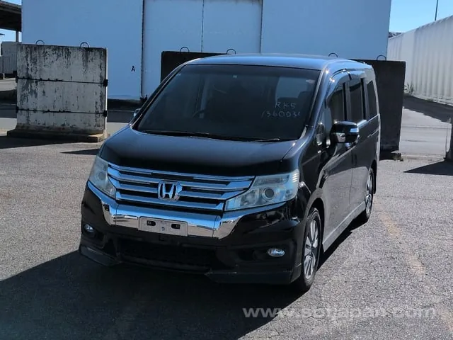 Honda Stepwagen Spada Z 2013 photo 2