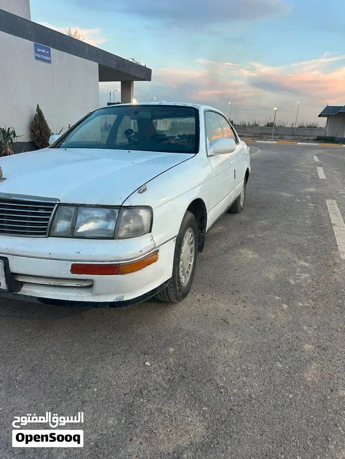 Toyota Crown 1990 photo 5