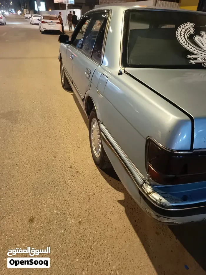 Toyota Crown 1990 photo 3