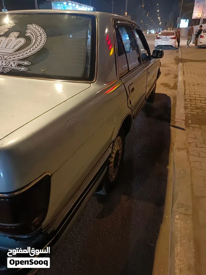 Toyota Crown 1990 photo 2